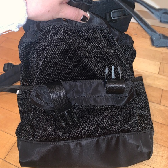 🎒NWT - F21 netted mini backpack - Picture 2 of 9